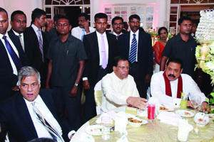 Mahinda-Sirisena-Ranil--5c120f17e0ac49eca0bb2b984e2aa247f38ea0f9.jpg